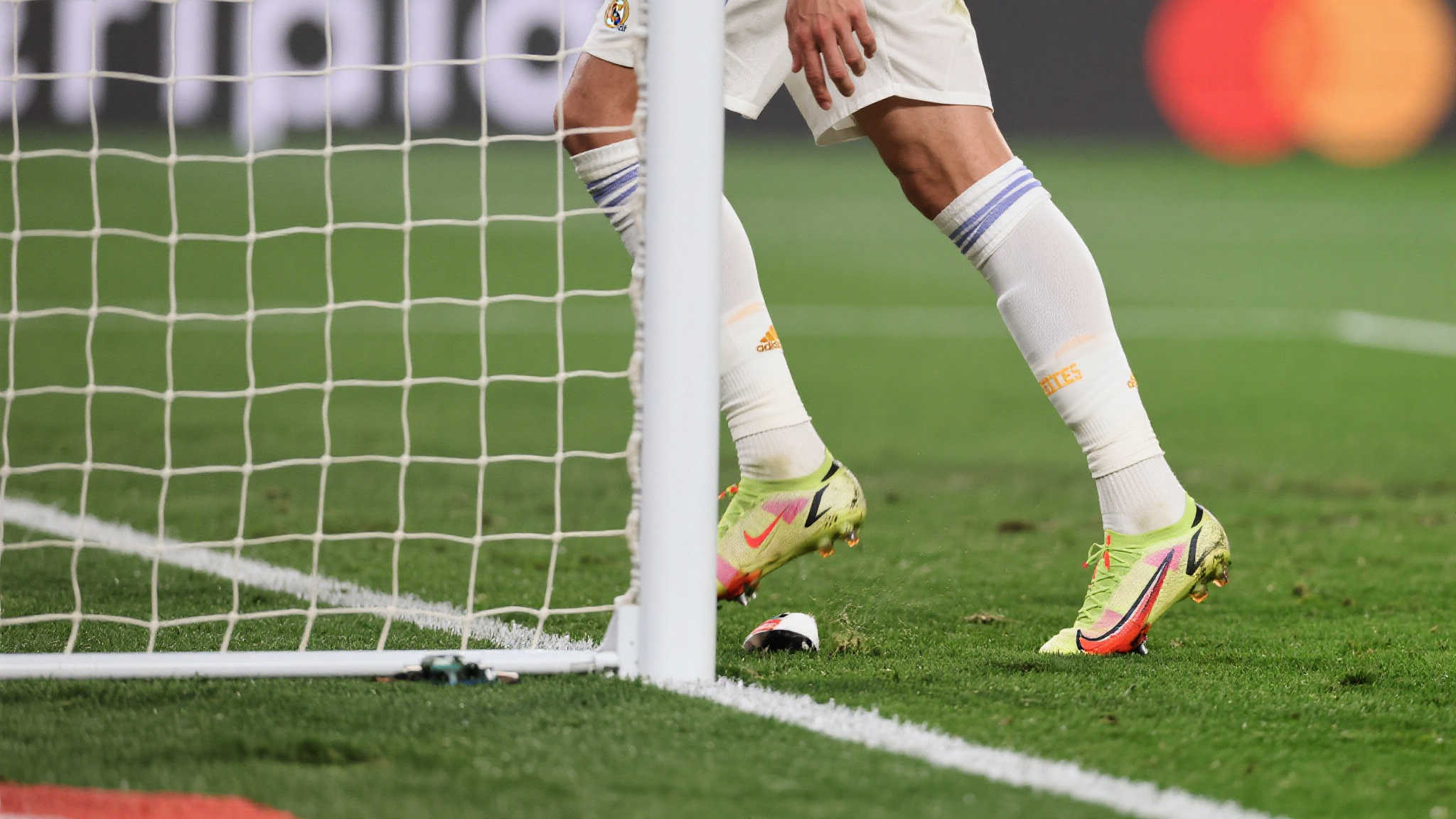 根据《马卡》分析，这次失误可能并不只是技术问题，而